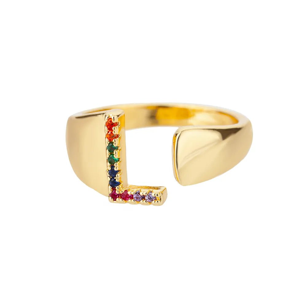 Anillo con la letra inicial del nombre de tu amor en caja de Rosa - Podios