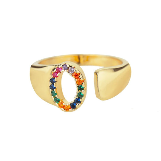 Anillo con la letra inicial del nombre de tu amor en caja de Rosa - Podios
