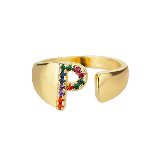 Anillo con la letra inicial del nombre de tu amor en caja de Rosa - Podios