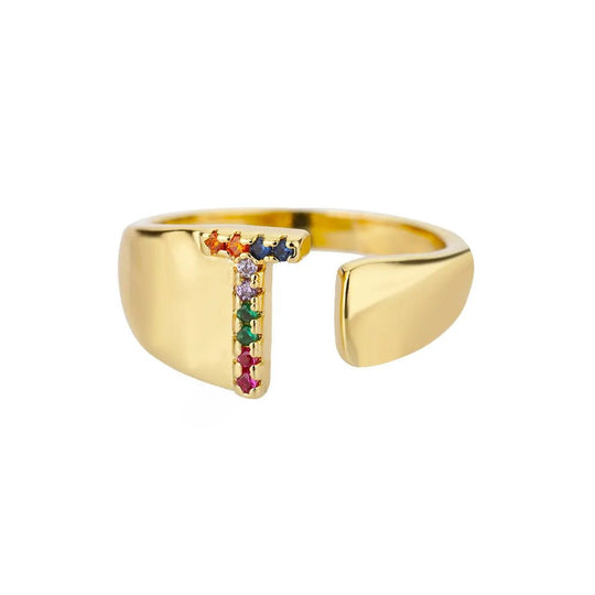 Anillo con la letra inicial del nombre de tu amor en caja de Rosa - Podios