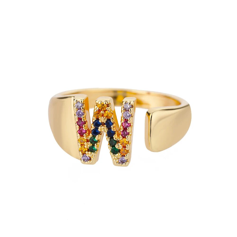 Anillo con la letra inicial del nombre de tu amor en caja de Rosa - Podios
