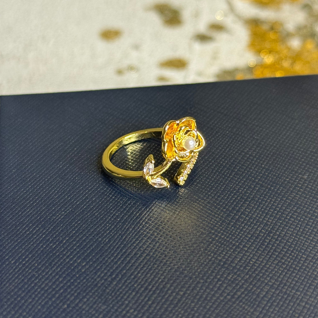Rose & Pearl - anillo ajustable de rosa, perla y brillantes, enchapada en oro 14k