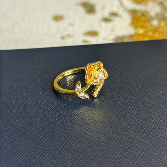 Rose & Pearl - anillo ajustable de rosa, perla y brillantes, enchapada en oro 14k