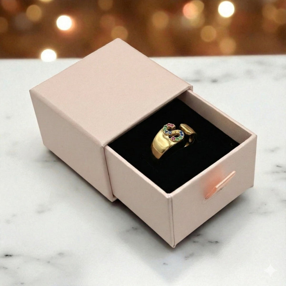 Anillo ajustable con la letra inicial del nombre de tu amor - Podios
