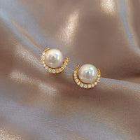 Aros Crown Lumiere Collection - aros de perlas cultivadas enchapadas en oro de 18k