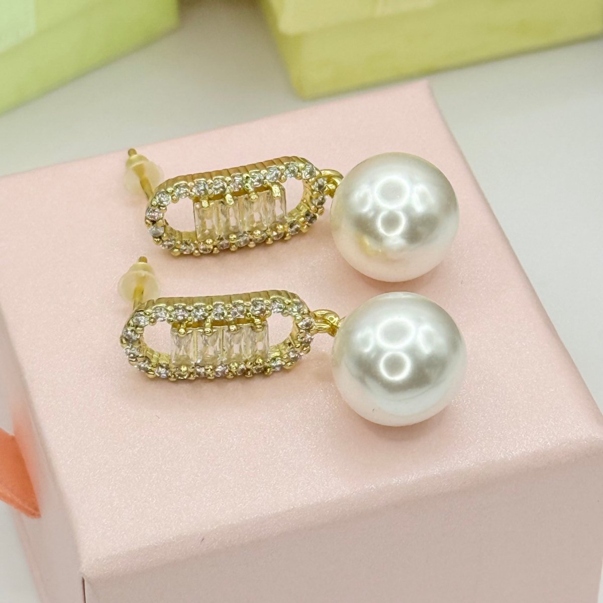 Aros Forza Lumiere Collection - aros de perlas cultivadas enchapadas en oro de 18k - Podios
