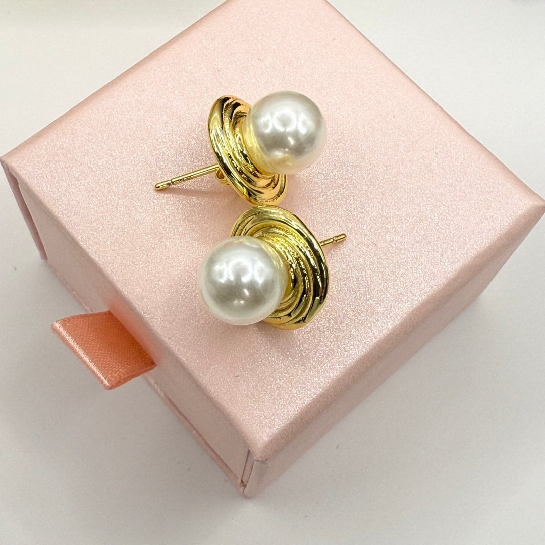 Aros Mid Lumiere Collection - aros de perlas cultivadas enchapadas en oro de 18k - Podios