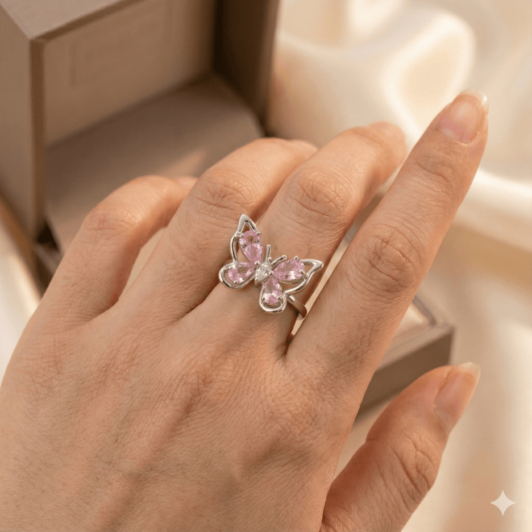 Butterfly Romance - anillo enchapado en plata con mariposa de cristales rosa - Podios