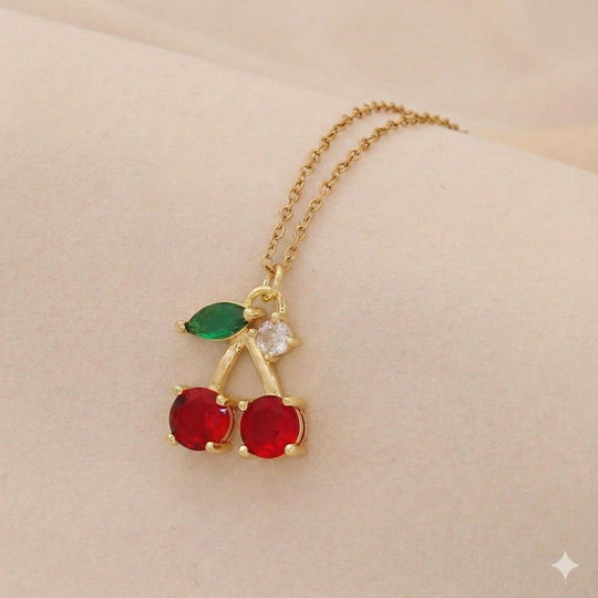 Cherry Sweet - collar enchapado en oro 14k con pétalos de cristales - Podios