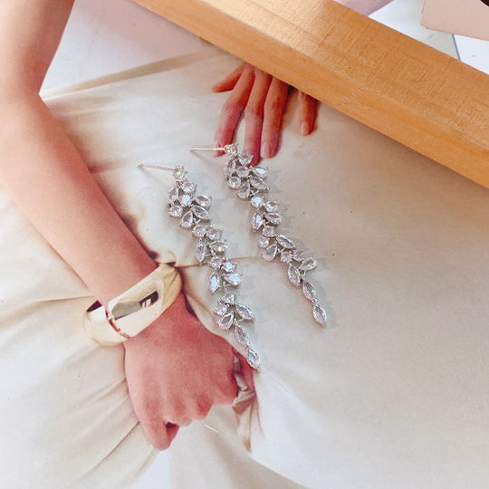 Colgantes Cascada de Brillos™ Aros estilo colgante bañados en plata con brillantes - Podios