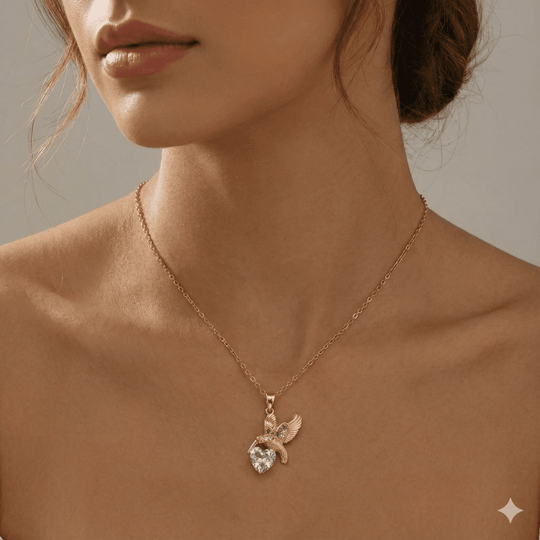 Colibrí del Amor - Collar enchapado en oro con circón de corazón rosado - Podios