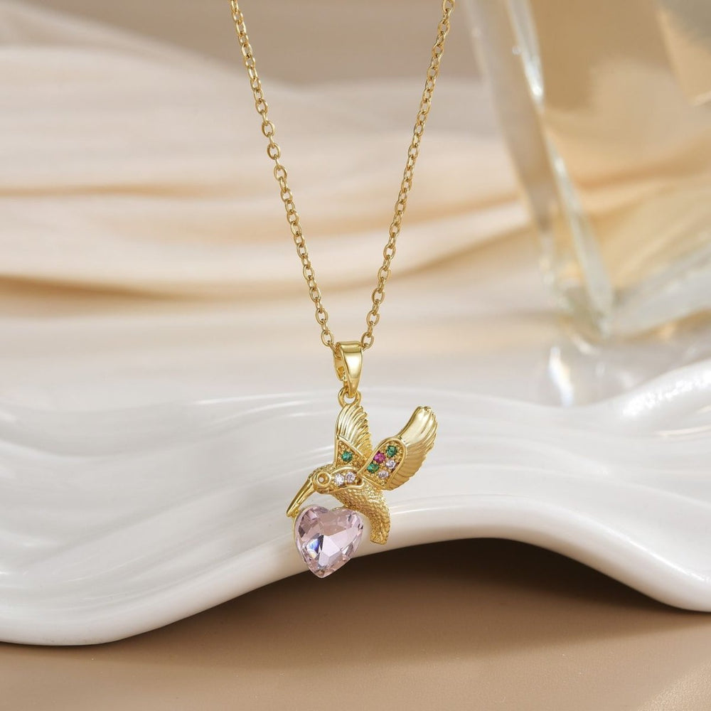 Colibrí del Amor - Collar enchapado en oro con circón de corazón rosado - Podios