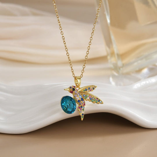 Collar Alas de Amor - Un colibrí que simboliza amor y energía, con circones brillantes y caja giratoria incluida - Podios