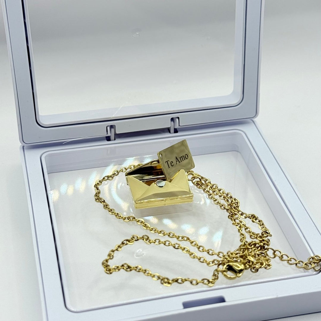 Collar Carta Secreata "Te amo" - Collar bañado en oro 18k con mensaje "Te amo" en su interior - Podios