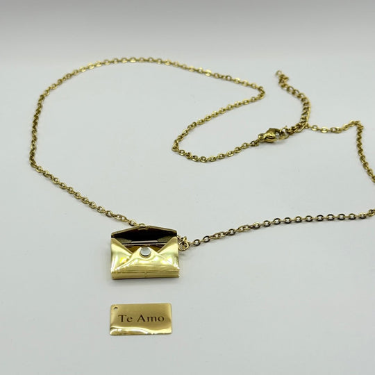 Collar Carta Secreata "Te amo" - Collar bañado en oro 18k con mensaje "Te amo" en su interior - Podios