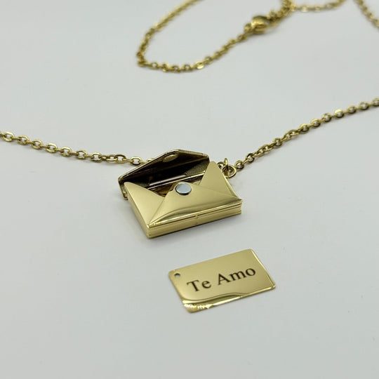 Collar Carta Secreata "Te amo" - Collar bañado en oro 18k con mensaje "Te amo" en su interior - Podios