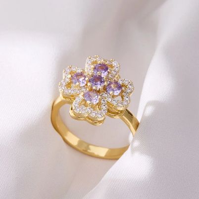 Lumiere Blossom Set - collar y anillo de trébol giratorio enchapado en oro 14k con cristal lila en caja de Rosa - Podios