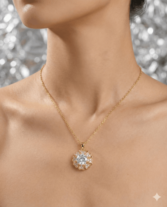 Lumiere Heart Bloom White - collar de trébol giratorio enchapado en oro 14k con circones - Podios