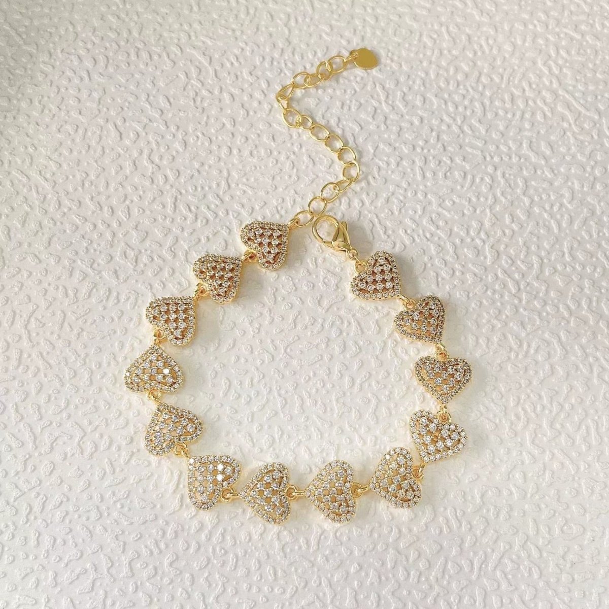 Pulsera Infinite Hearts™ chapada en oro 18k - Podios