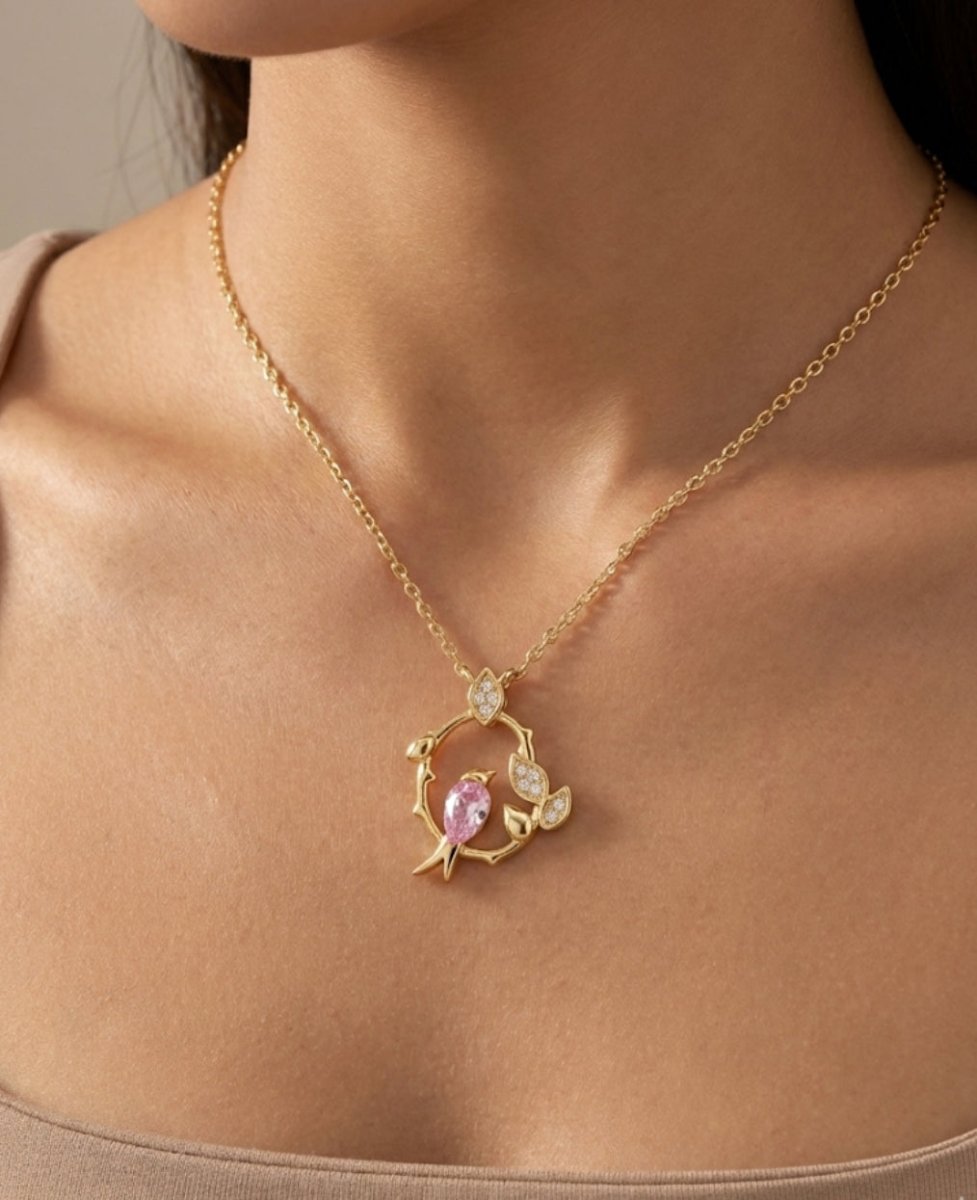 Renacer de Primavera - Collar Golondrina Rosa enchapada en Oro con Circones - Podios