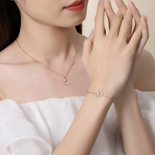 Rosas y Mariposa - Collar de plata 925 bañado en oro rosa en caja romántica - Podios