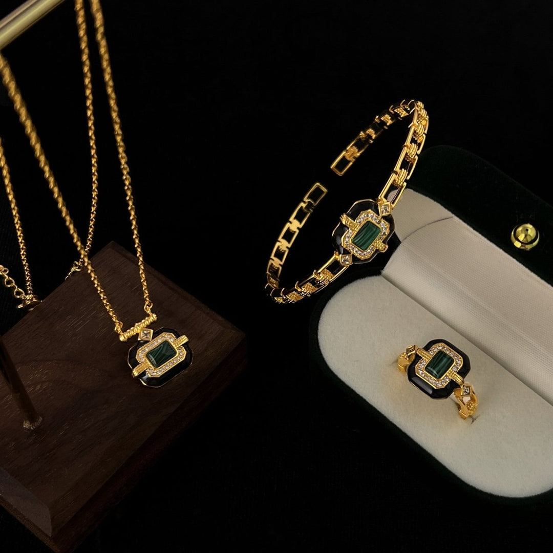 Set Imperial Esmeralda – Collar, Pulsera y Anillo Ajustable Bañados en Oro - Podios